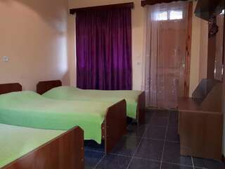 Гостевой дом Guest house LIA Батуми Классический трехместный номер-5