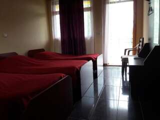 Гостевой дом Guest house LIA Батуми Классический трехместный номер-16